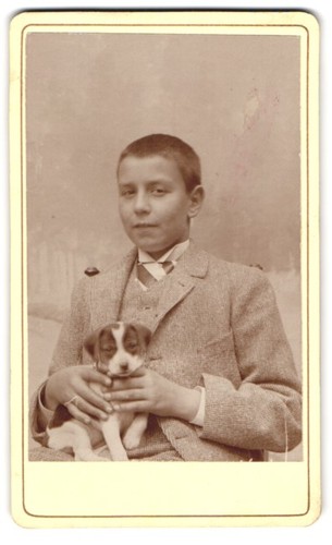 Photographie gars avec chiot
